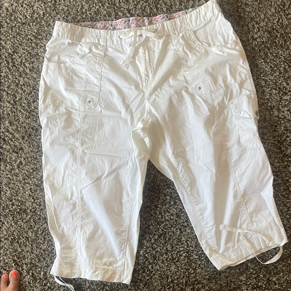 Faded Glory Women's Crisp White Capris